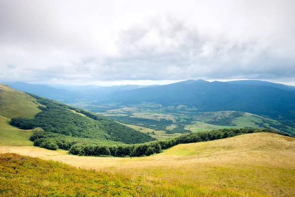 Carpathians Europe landschap in de zomer — Stockfoto