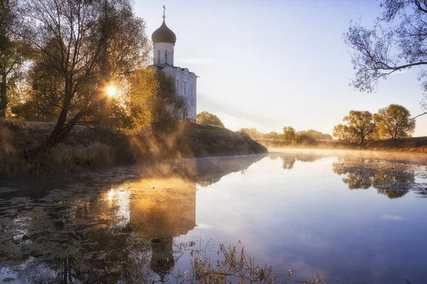 Church of Intercession upon Nerl River on sunrise. (Bogolubovo, Vladimir region, Golden Ring of Russia) — Stock Image Church Intercession Nerl River Sunrise Bogolubovo Vladimir Region Golden Ring Royalty Free Stock Photos