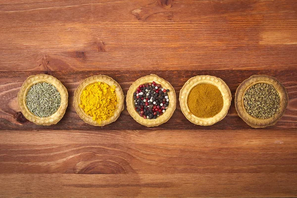 Spices Tartlets Wooden Background — Stock Photo, Image