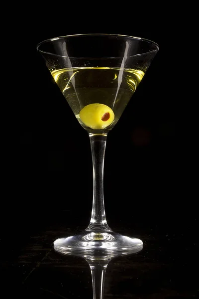 Martini Cocktail Olives Black Background — Stock Photo, Image