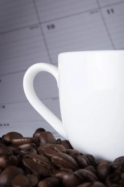 Kaffee Mit Einem Kalender Auf Einem Holztisch — Stockfoto