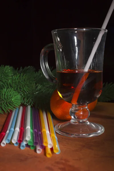 Pailles Multicolores Verre Avec Grog Sur Une Table Bois — Photo