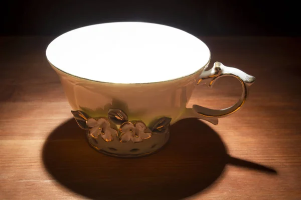 Egy Fából Készült Asztal Üres Fehér Tea Cup — Stock Fotó