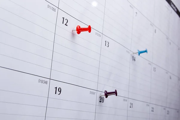 Thumbtack Conceito Calendário Para Ocupado Compromisso Lembrete Reunião — Fotografia de Stock