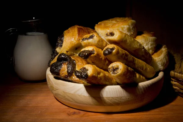 Cuisson Sucrée Dans Une Assiette Bois Lait Dans Bol Verre — Photo