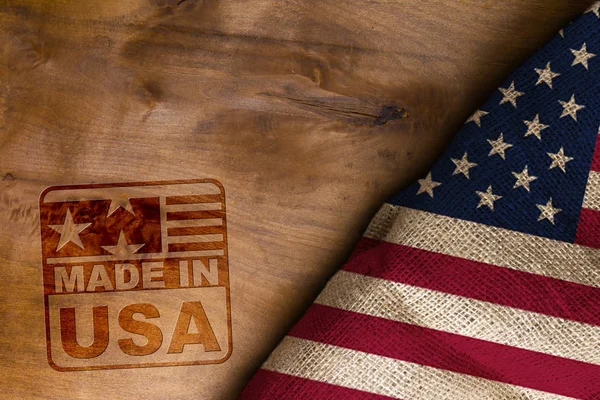 アメリカ 木製の背景の大まかなファブリックからの州の旗 — ストック写真