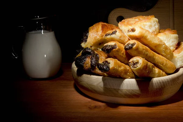 Cuisson Sucrée Dans Une Assiette Bois Lait Dans Bol Verre — Photo