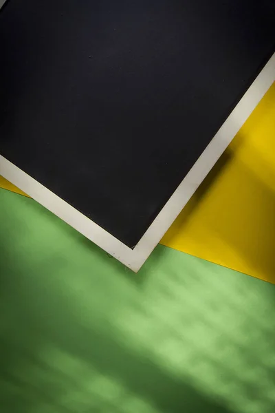 Chalkboard Griffel Fundo Amarelo Verde — Fotografia de Stock