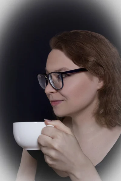 Porträt Eines Jungen Mädchens Mit Einer Tasse Tee — Stockfoto