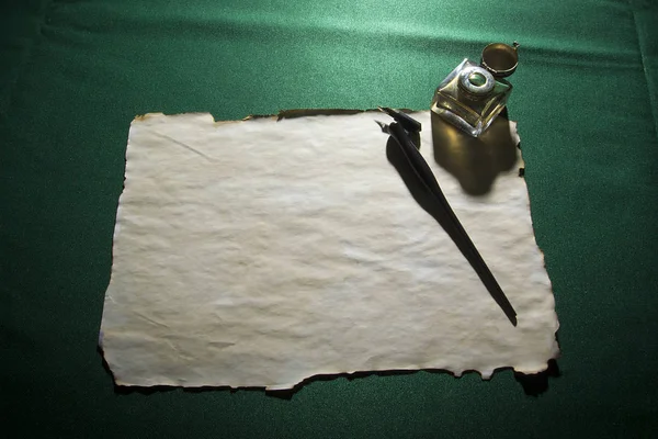 Paper, quill and inkwell — Stock Photo, Image