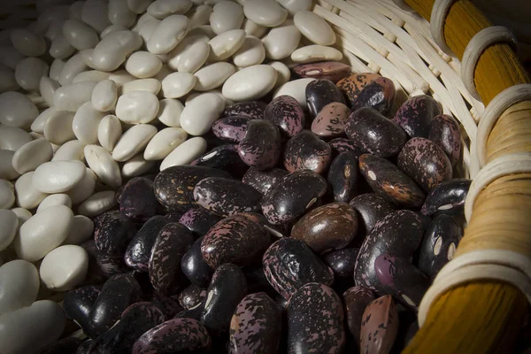 Frijoles en una cesta —  Fotos de Stock