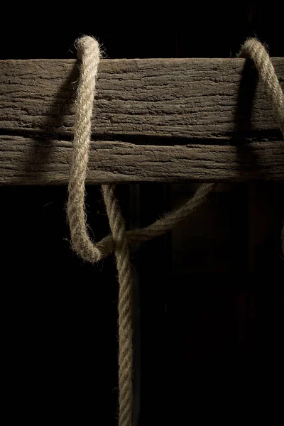 Rope on a wooden crossbeam — Stock Photo, Image