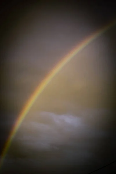 Arc-en-ciel pendant un orage — Photo