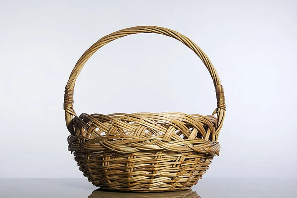 Empty wicker basket — Stock Photo, Image