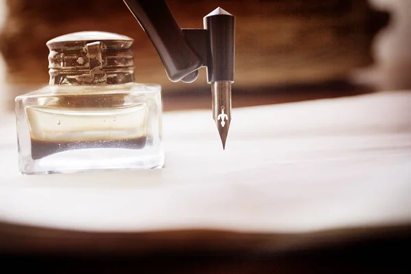 Close up of pen and inkwell — Stock Photo, Image