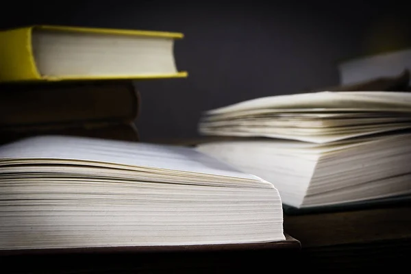 Open books on the table — Stock Photo, Image