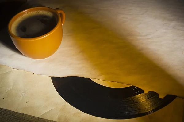 Vinyl record and a cup of coffee — Stock Photo, Image