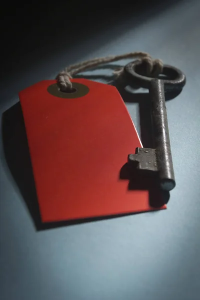 Παλιό κλειδί με ετικέτα — Φωτογραφία Αρχείου