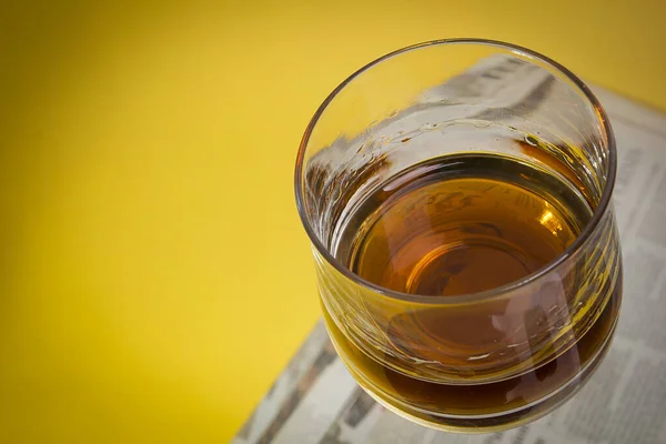 Bicchiere con whisky — Foto Stock
