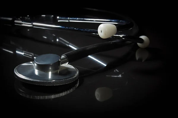 Black Stethoscope Side View Black Reflective Surface — Stock Photo, Image