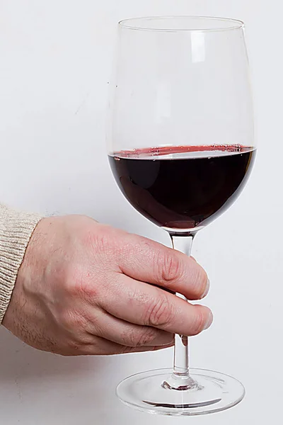 Mano Maschile Con Bicchiere Vino Rosso Sfondo Bianco — Foto Stock