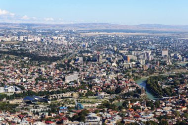 Merkezi Tiflis, Gürcistan'ın başkenti. Yukarıdan görüntülemek.