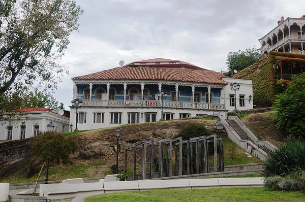 Altes Gebäude Auf Einem Hügel Tiflis Georgien Nahe Dem Platz — Stockfoto