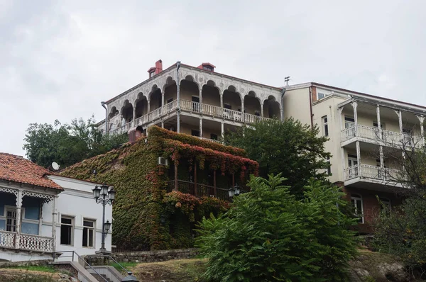 Bâtiments Anciens Sur Une Colline Sur Rue Baratashvili Dans Centre — Photo