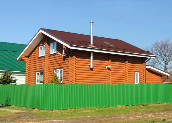 New Wooden House Metal Fence Spring Time — Stock Photo, Image