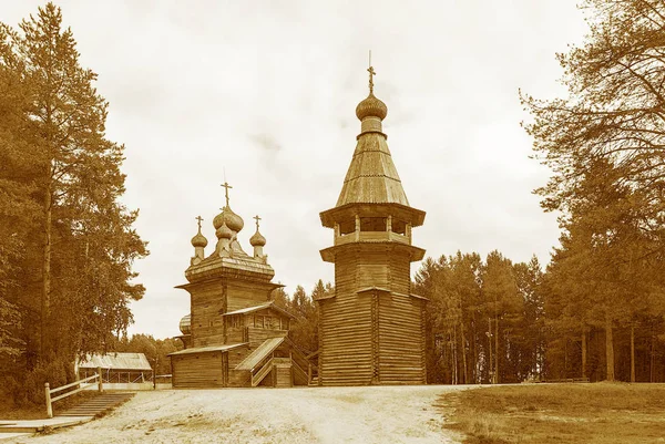 Igreja Ascensão Madeira Antiga Com Torre Sino Região Arkhangelsk Norte — Fotografia de Stock