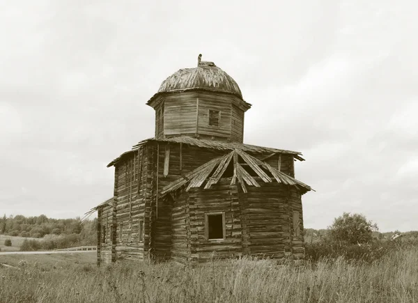 Zřícenina Starý Dřevěný Kostel Obci Maslovskaya Archangelská Oblast Rusko Monochromatický — Stock fotografie