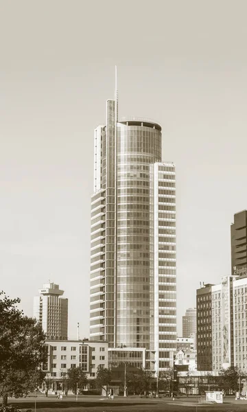 Skyscraper Business Center Royal Plaza Sur Pobediteley Avenue Dans Quartier — Photo