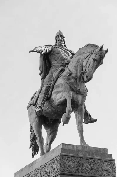 Pomnik Rosyjskiego Księcia Yuri Dołgorukiego Założyciel Moskwa Rosja Styl Monochromatyczny — Zdjęcie stockowe