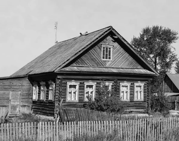 Oude Houten Huis Russische Dorp Zonnige Zomerdag Zwart Wit Stijl — Stockfoto