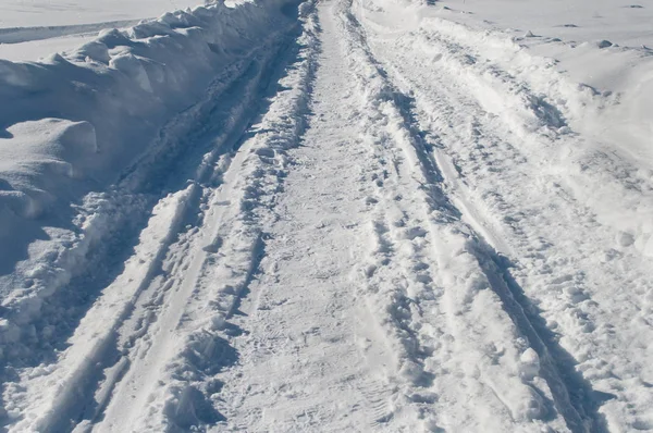 Fundo Estrada País Coberto Com Neve Dia Ensolarado — Fotografia de Stock