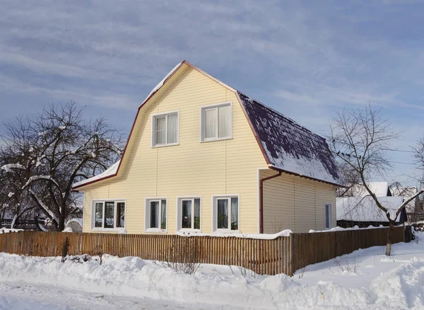 Casa Pequena Com Mansarda Tempo Inverno Vladimir Região Rússia — Fotografia de Stock
