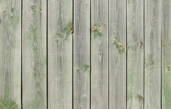 Close Uma Velha Cerca Madeira Cinza Com Descascamento Tinta Verde — Fotografia de Stock