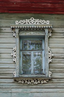 Ples kasaba, Rusya eski ahşap evde oyulmuş platband penceresiyle