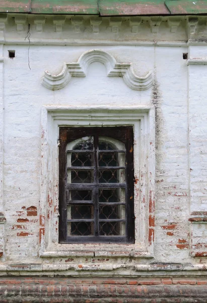 Fenster Mit Gittern Der Alten Christlichen Kirche Veliky Ustyug Russland — Stockfoto