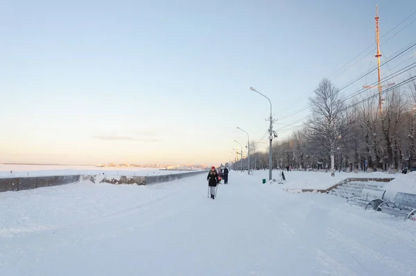 Észak-Dvina töltés, Arkhangelsk, Oroszország — Stock Fotó