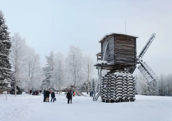 Ancient wooden windmill in Malye Korely, wintertime — Stock Photo, Image