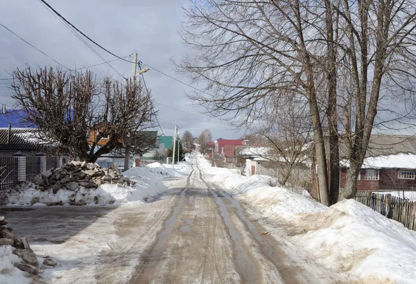 Wet snow on the country road — Stock Photo, Image