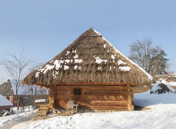 乌克兰老木农民的房子 — 图库照片