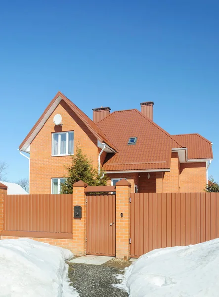 Modernes Landhaus, Winterzeit — Stockfoto