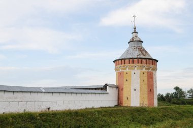 Antik Ortodoks Manastırı'nın duvarı ve kulesi