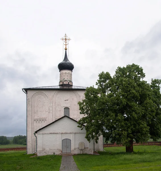 Igreja russa antiga em Kideksha — Fotografia de Stock
