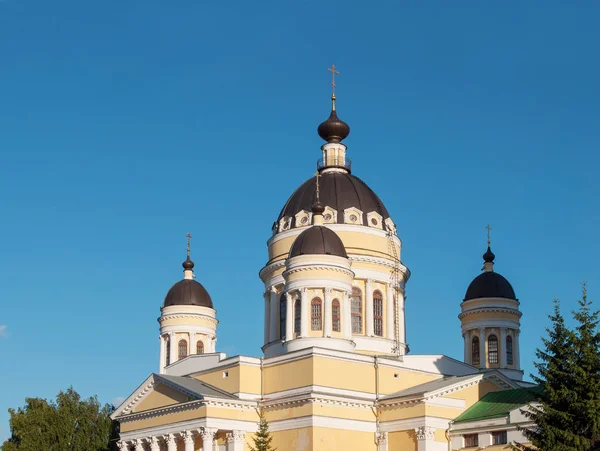 Orthodoxe kathedraal in Rybinsk, Rusland — Stockfoto