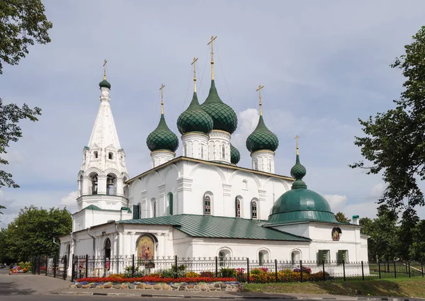Igreja ortodoxa velha em Yaroslavl, Rússia — Fotografia de Stock
