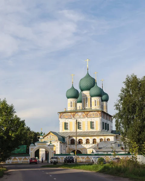 Velha catedral russa em Tutaev — Fotografia de Stock
