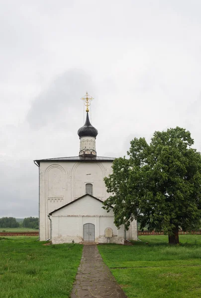 Antigua iglesia rusa en Kideksha — Foto de Stock